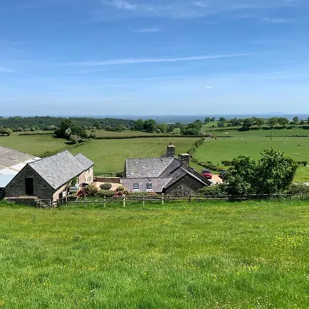 The Nook At Pentregaer Ucha, With Tennis Court & Lake. Oswestry Exterior photo