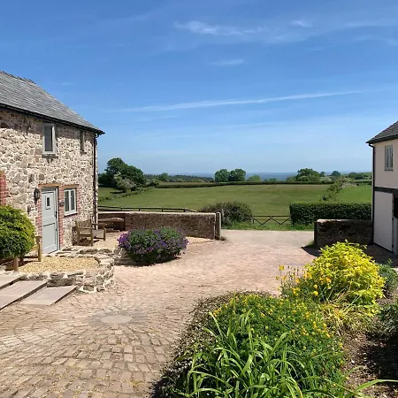 The Nook At Pentregaer Ucha, With Tennis Court & Lake. Oswestry Exterior photo