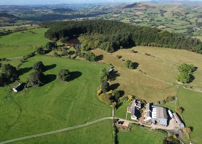 The Nook At Pentregaer Ucha, With Tennis Court & Lake.