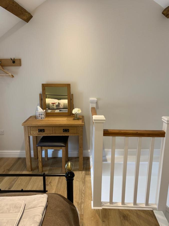 Holiday home The Nook At Pentregaer Ucha, With Tennis Court & Lake. Oswestry