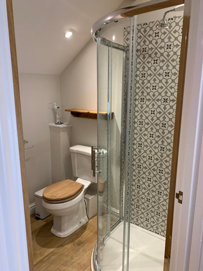 Holiday home The Nook At Pentregaer Ucha, With Tennis Court & Lake. Oswestry