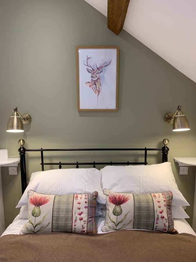 The Nook At Pentregaer Ucha, With Tennis Court & Lake. Oswestry