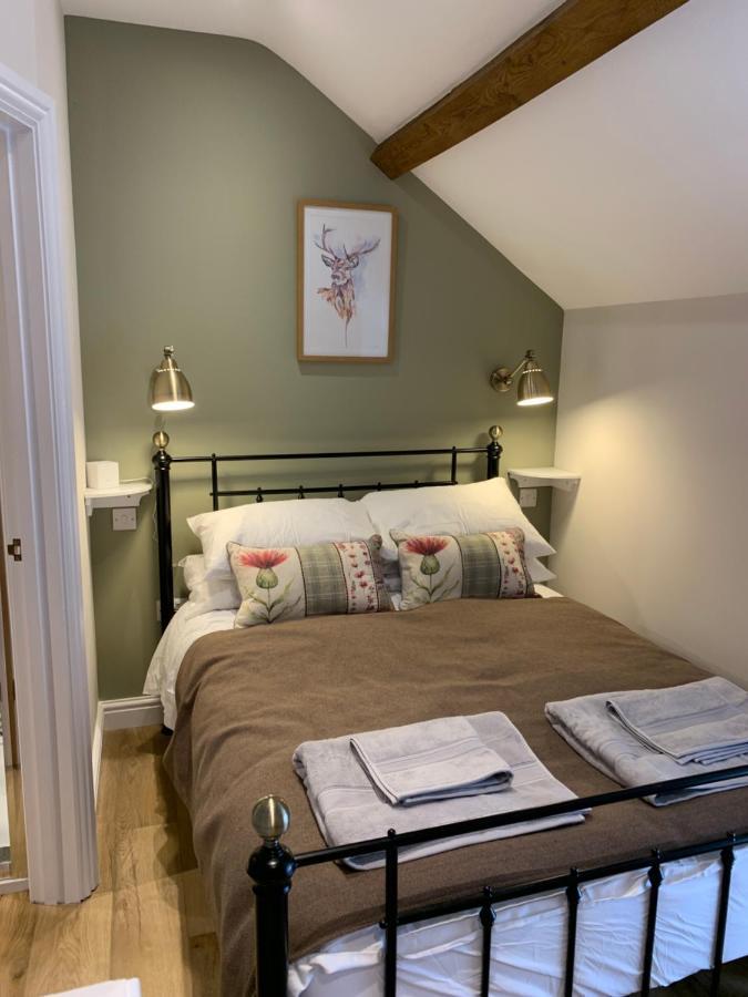 The Nook At Pentregaer Ucha, With Tennis Court & Lake. * Oswestry